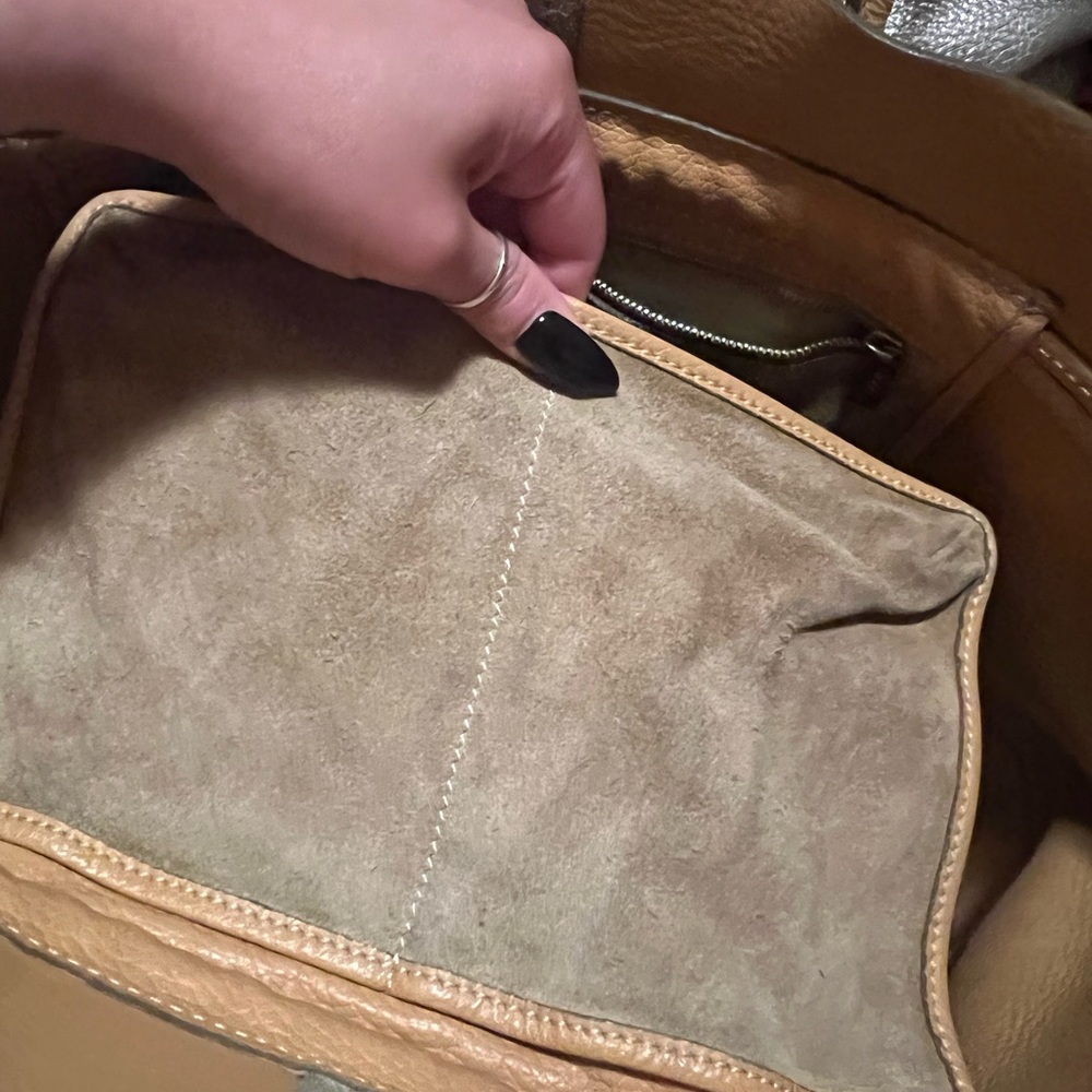 Tod’s suede large tan D tote bag. Princess Diana’s signature bag - Picture 10 of 16